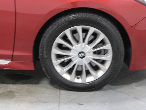 Used 2015 Hyundai Sonata Limited w/ Option Group 06 FWD image 12
