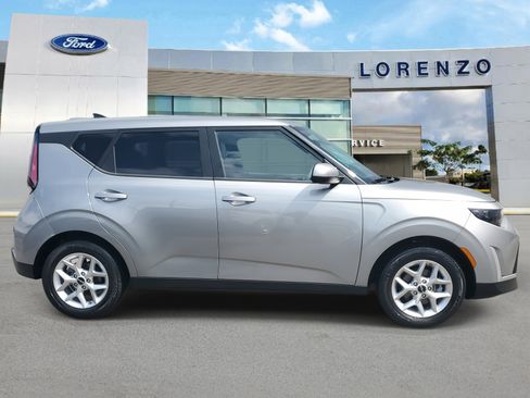 Used 2025 Kia Soul LX w/ LX Technology Package image 4