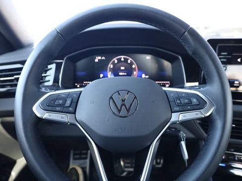 Used 2025 Volkswagen Jetta Sport image 14