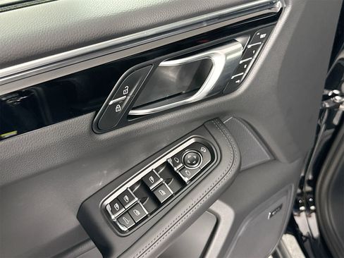 Certified 2026 Porsche Macan image 31