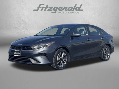 Used 2022 Kia Forte LXS image 2