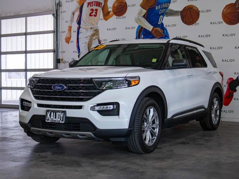 Used 2023 Ford Explorer XLT w/ Equipment Group 202A RWD image 21