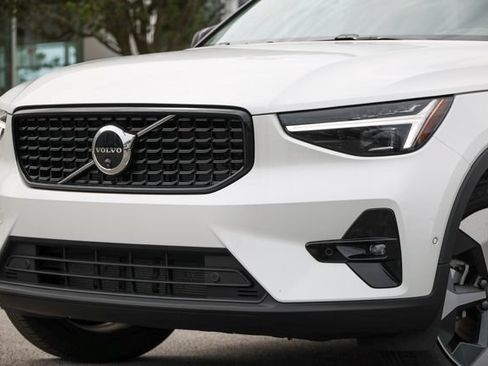 Certified 2026 Volvo XC40 B5 Plus AWD/4WD image 17