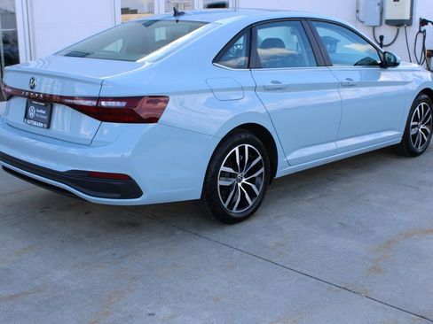 Used 2025 Volkswagen Jetta SE w/ Sunroof Package FWD image 6
