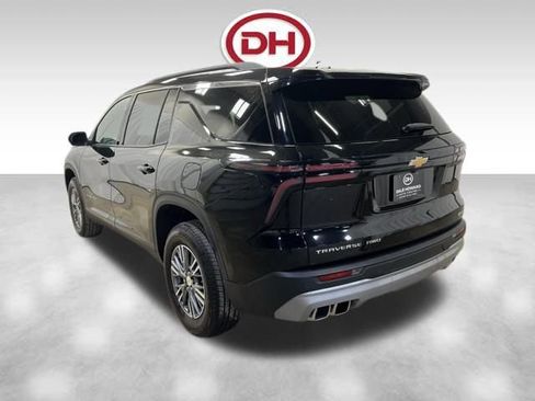 Used 2025 Chevrolet Traverse LT image 9