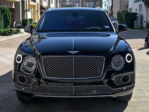 Used 2018 Bentley Bentayga image 13
