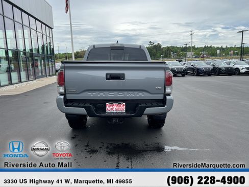 Used 2021 Toyota Tacoma TRD Off-Road AWD/4WD image 7