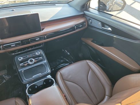 Used 2022 Lincoln Nautilus Reserve w/ Luxury Package image 16