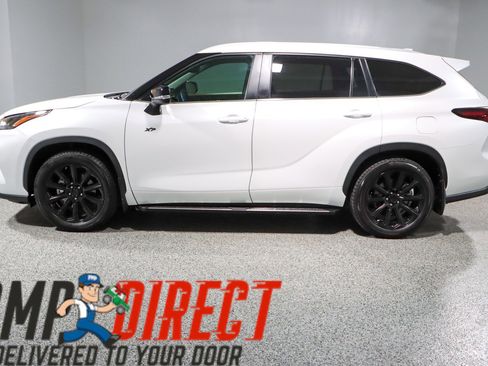 Used 2024 Toyota Highlander XLE FWD image 10