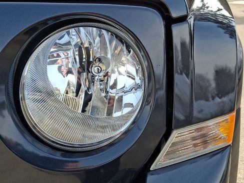 Used 2014 Jeep Patriot Latitude image 8