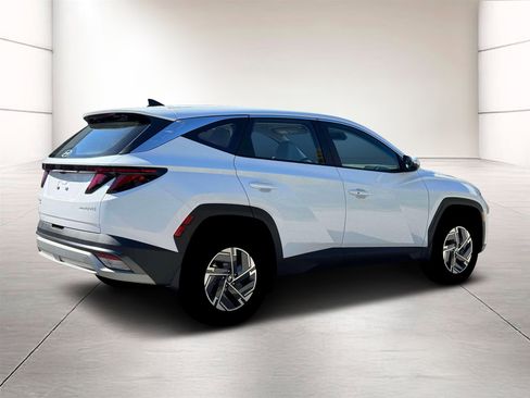 New 2026 Hyundai Tucson Blue SE image 8
