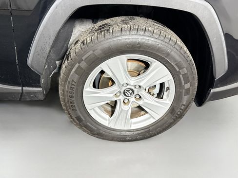 Used 2021 Toyota RAV4 XLE FWD image 32