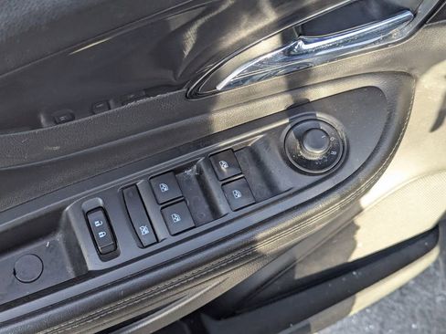 Used 2020 Buick Encore Essence image 27