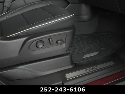 Used 2024 GMC Yukon SLT w/ SLT Luxury Package AWD/4WD image 52
