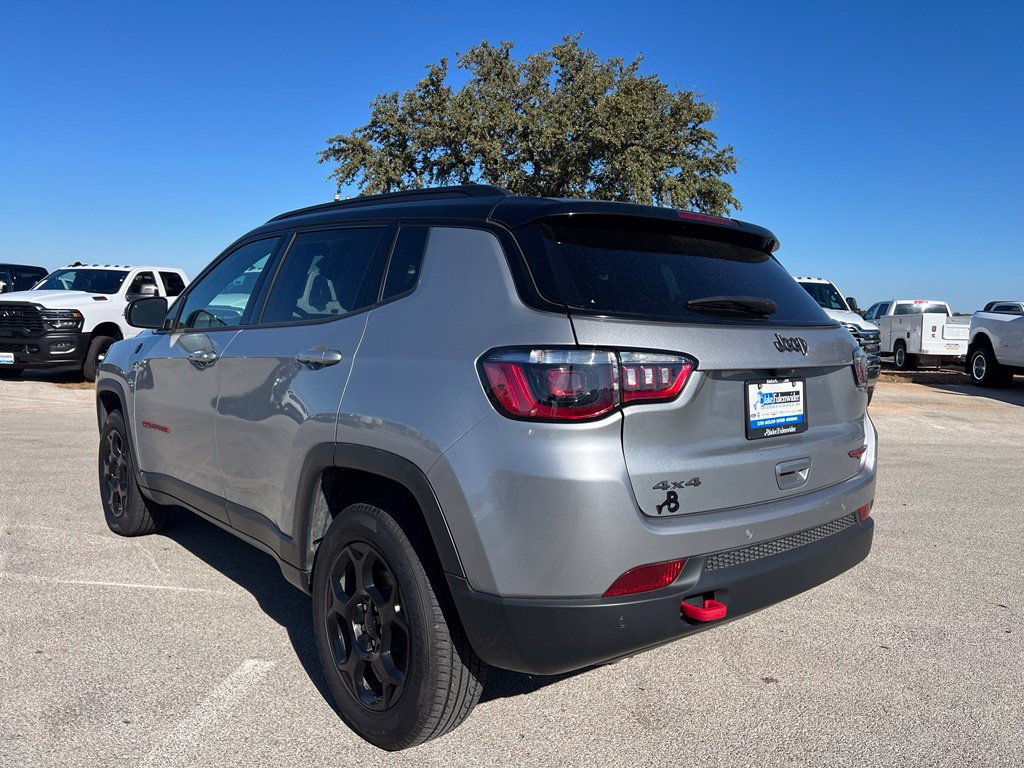 Used 2023 Jeep Compass Trailhawk AWD/4WD image 2