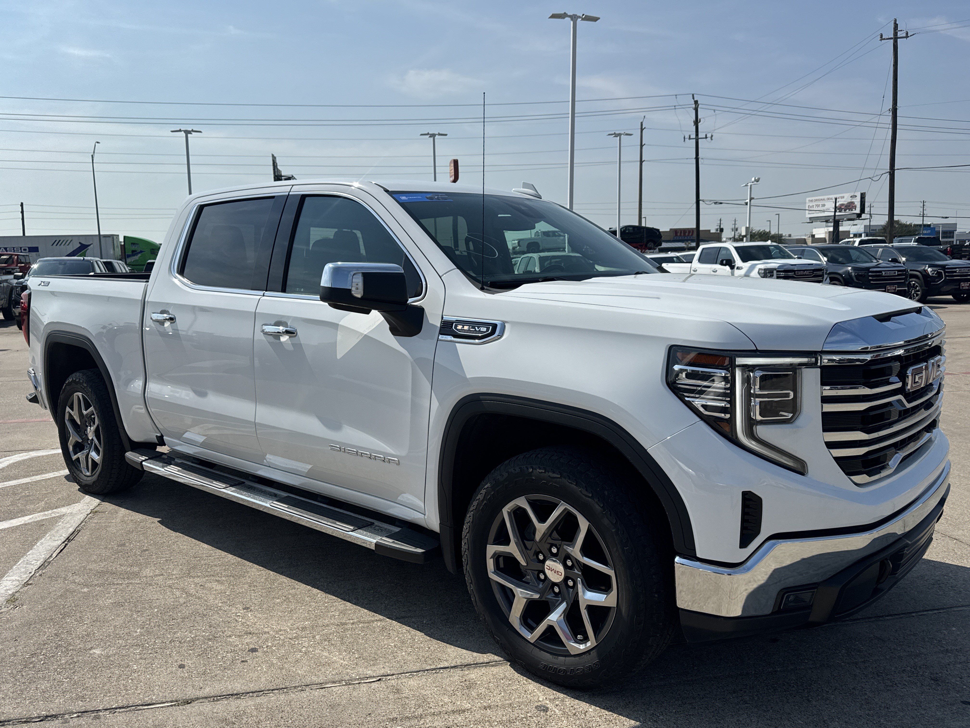 Used 2023 GMC Sierra 1500 SLT w/ SLT Premium Package AWD/4WD image 15