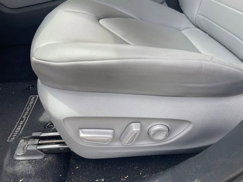Used 2021 Toyota Highlander XLE FWD image 7