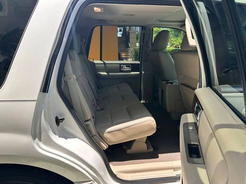 Used 2014 Lincoln Navigator 2WD image 25