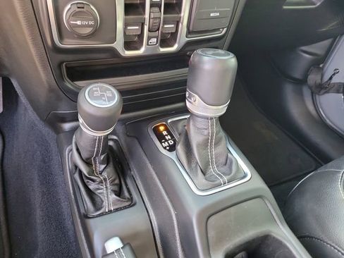 Used 2022 Jeep Wrangler Unlimited Sahara image 23