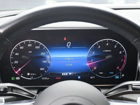 Used 2024 Mercedes-Benz GLC 300 4MATIC image 13