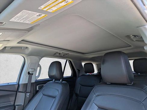 Certified 2022 Ford Explorer XLT w/ Equipment Group 202A AWD/4WD image 19