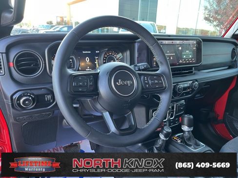 Used 2025 Jeep Wrangler Rubicon image 6