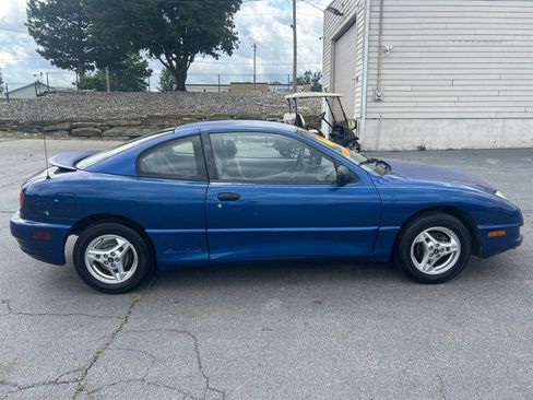 Used 2004 Pontiac Sunfire Coupe w/ 1SB Preferred Equipment Group FWD image 5