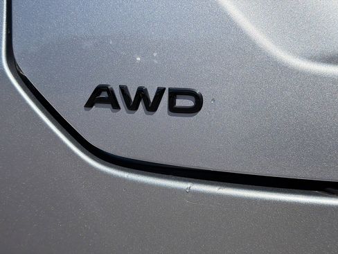 Used 2023 Honda Pilot Sport image 11