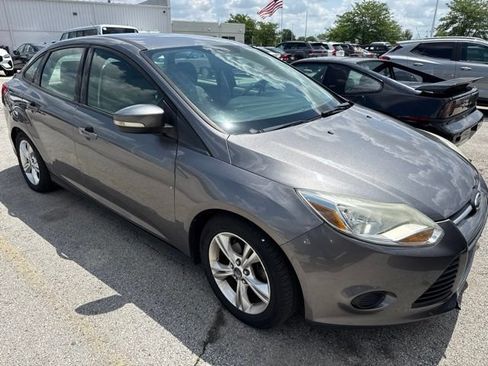 Used 2014 Ford Focus SE w/ SE Winter Package FWD image 8