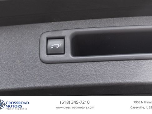 Used 2023 Toyota Highlander XLE AWD/4WD image 38