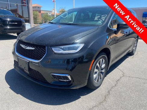 Used 2023 Chrysler Pacifica Touring-L FWD image 1