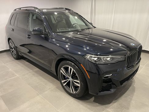 Certified 2022 BMW X7 xDrive40i w/ M Sport Package image 3