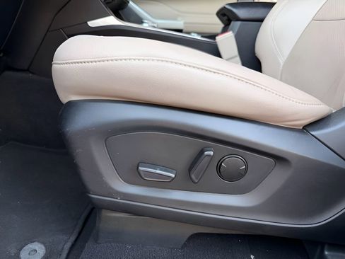 Used 2023 Ford Explorer Limited image 23