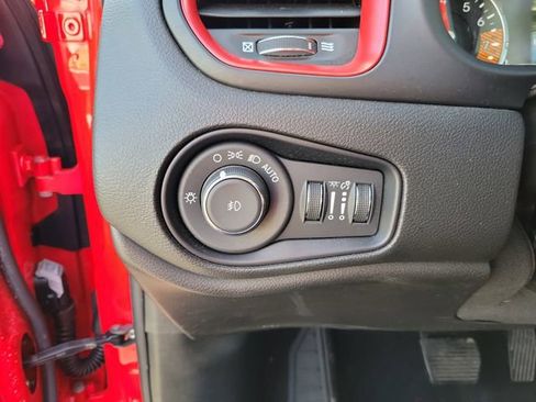 Used 2022 Jeep Renegade Latitude w/ Convenience Group AWD/4WD image 15
