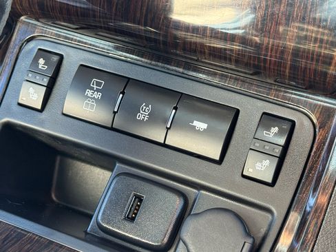 Used 2017 Chevrolet Traverse LT w/ Style and Technology Package image 37