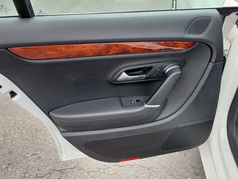 Used 2011 Volkswagen CC Lux image 9