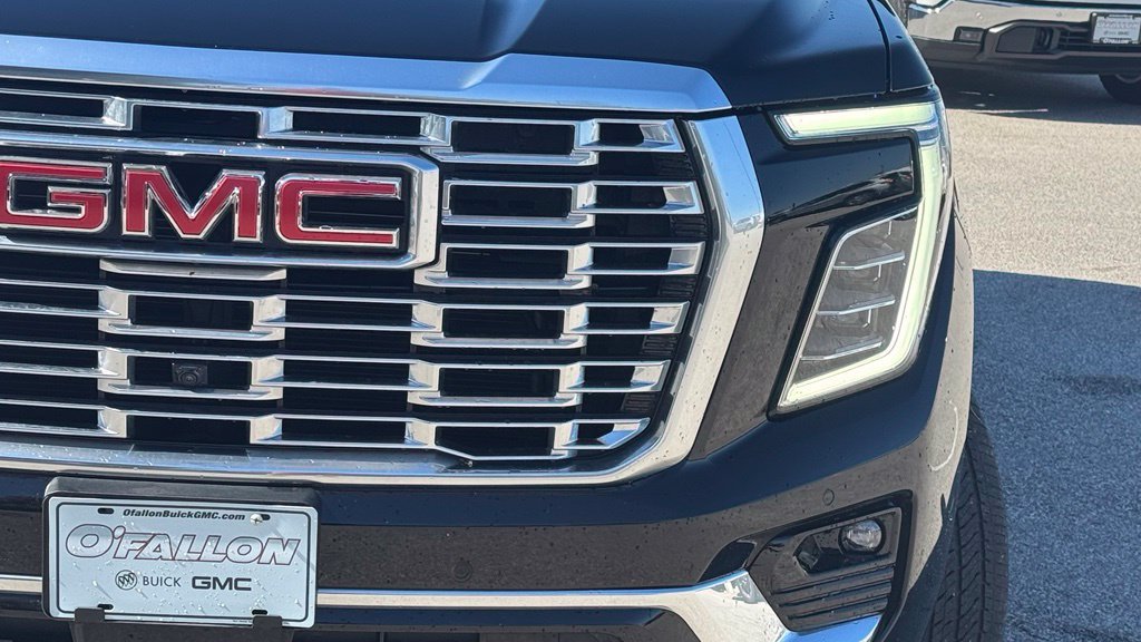 Used 2025 GMC Yukon XL Denali w/ Denali Reserve Package AWD/4WD image 8