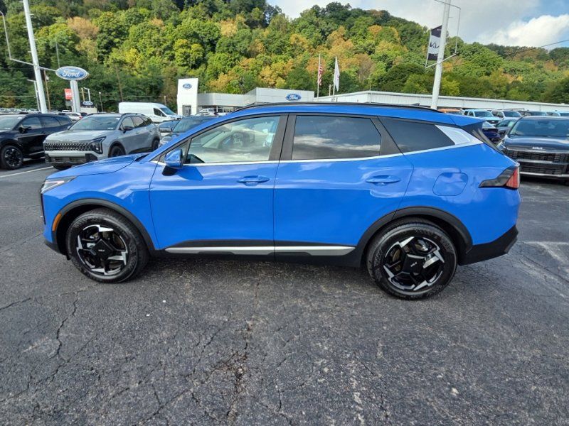 Certified 2026 Kia Sportage EX w/ EX Panorama Roof Package AWD/4WD image 4