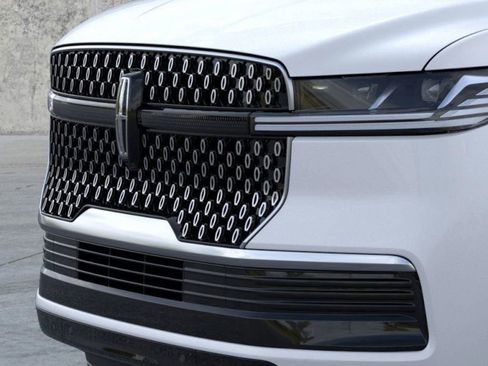 New 2026 Lincoln Navigator L Premier AWD/4WD image 17