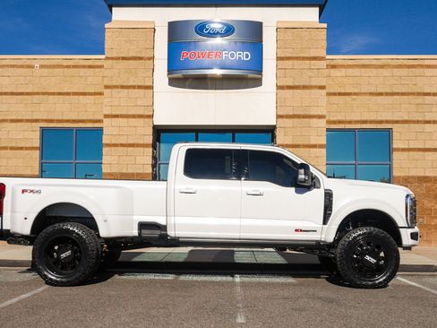 New 2026 Ford F450 Platinum w/ FX4 Off-Road Package image 4