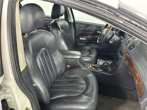 Used 2002 Chrysler Concorde Limited FWD image 18