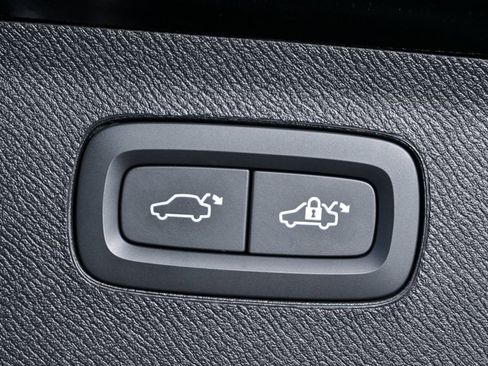 Certified 2024 Volvo XC90 B6 Ultimate w/ Protection Package image 33