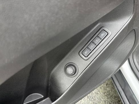Used 2020 Chevrolet Equinox Premier FWD image 29