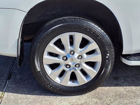 Used 2016 Toyota Sequoia Platinum image 24