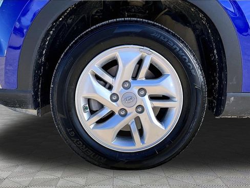 Used 2024 Hyundai Venue SE FWD image 9