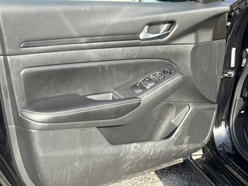 Used 2024 Nissan Altima 2.5 SV image 14