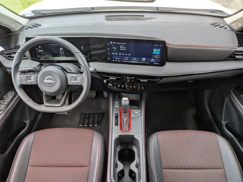 Certified 2026 Nissan Kicks SR w/ Cold Weather Package FWD image 27