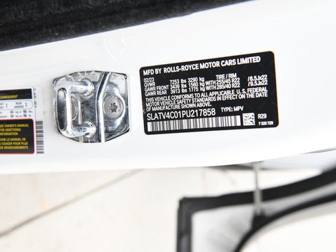Used 2023 Rolls-Royce Cullinan w/ Cullinan Package image 24