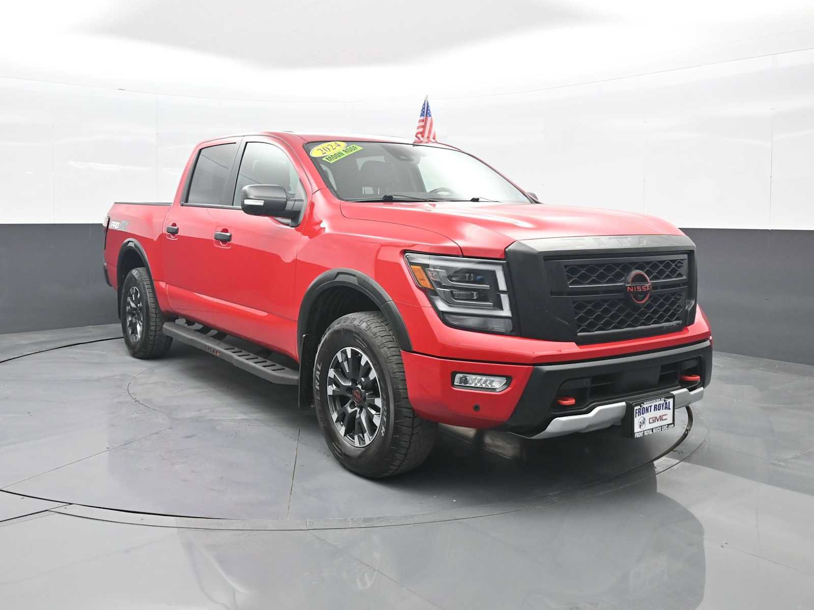 Used 2024 Nissan Titan PRO-4X w/ Pro-4x Convenience Package AWD/4WD image 2