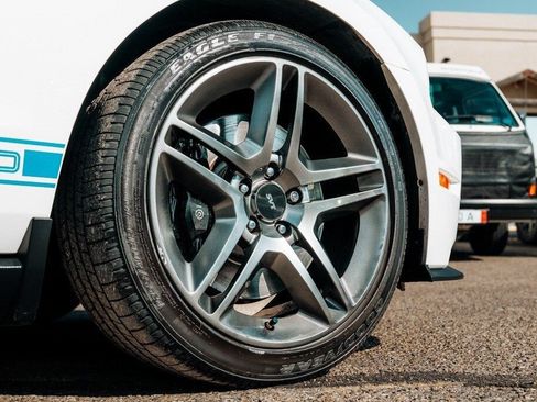 Used 2011 Ford Mustang Shelby GT500 RWD image 11